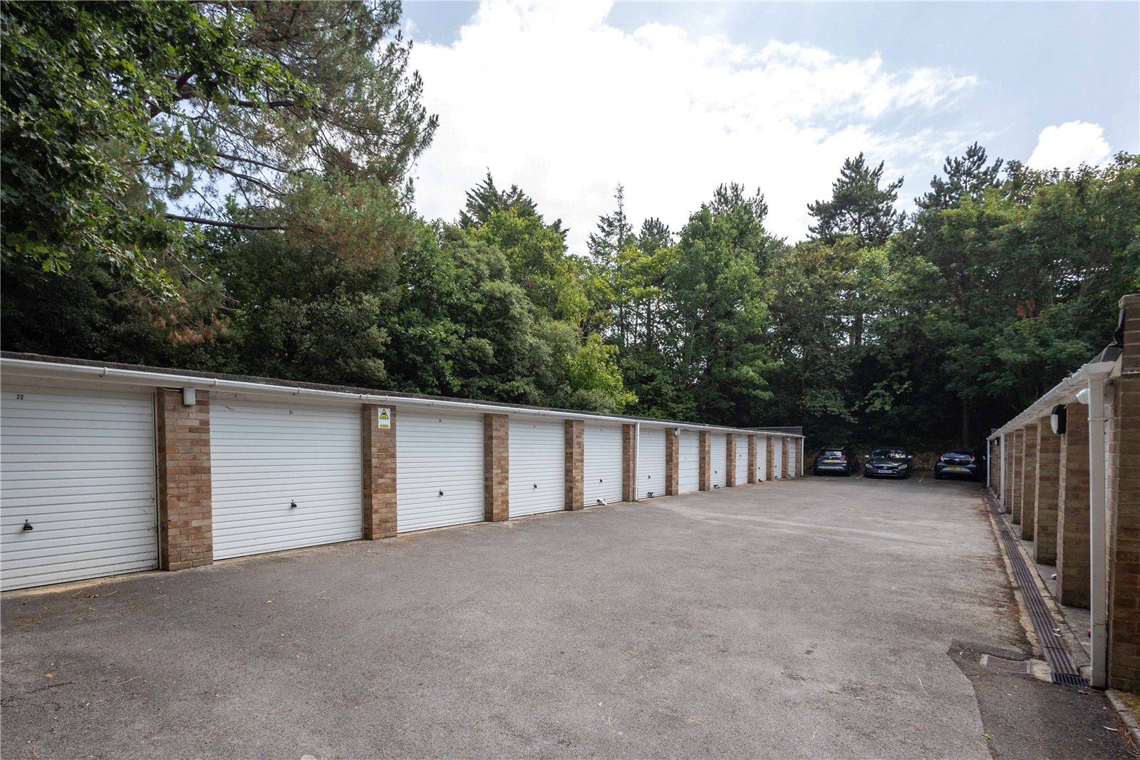 2 bed ground floor flat for sale in Hurst Hill, Lilliput, BH14  - Property Image 17