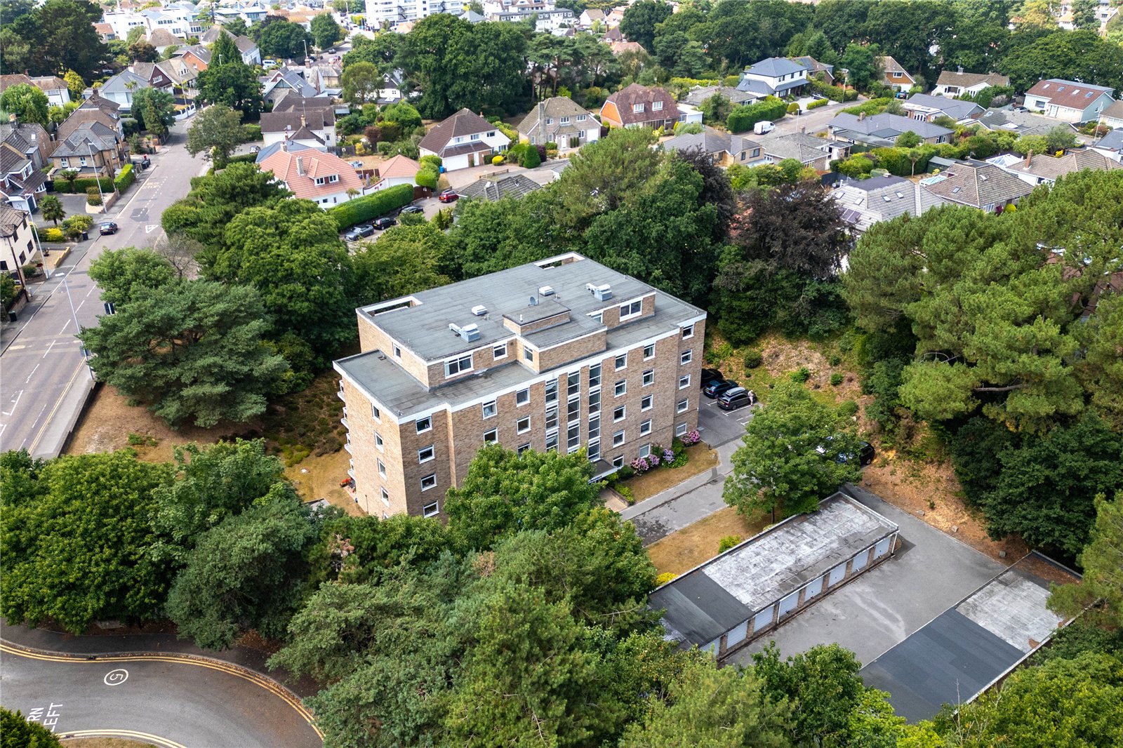 2 bed ground floor flat for sale in Hurst Hill, Lilliput, BH14  - Property Image 23