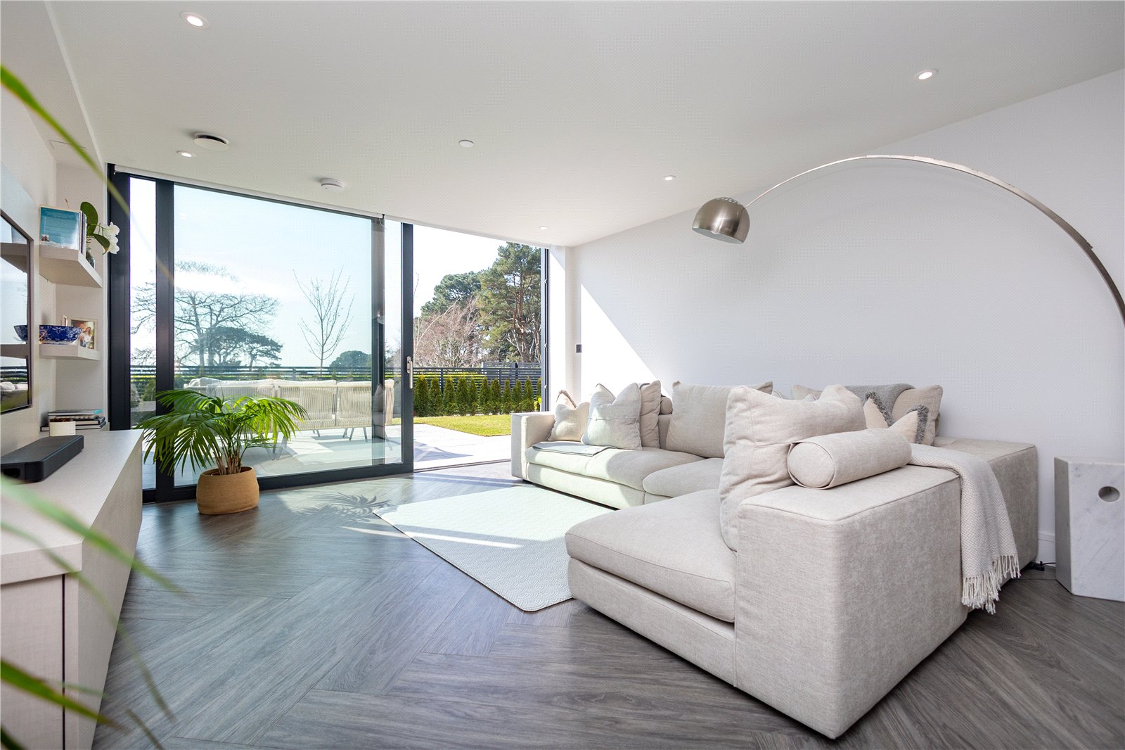 2 bed ground floor flat for sale in Chaddesley Glen, Poole, BH13  - Property Image 3