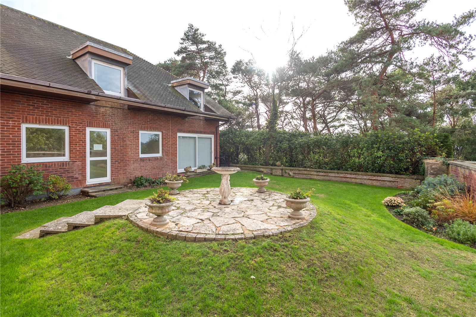 2 bed ground floor flat for sale in Canford Cliffs Road, Poole, BH13 7