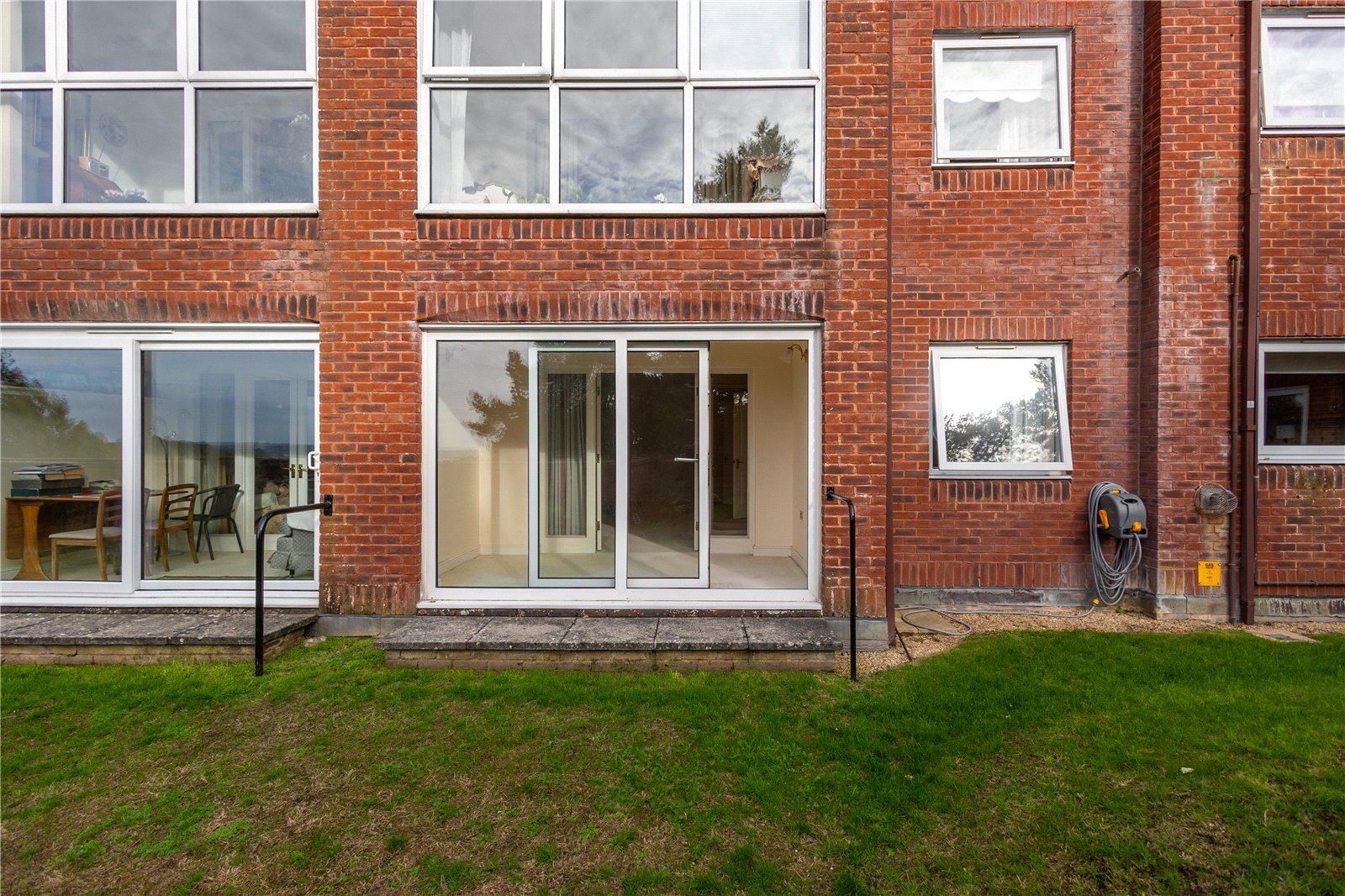 2 bed ground floor flat for sale in Canford Cliffs Road, Poole, BH13  - Property Image 5