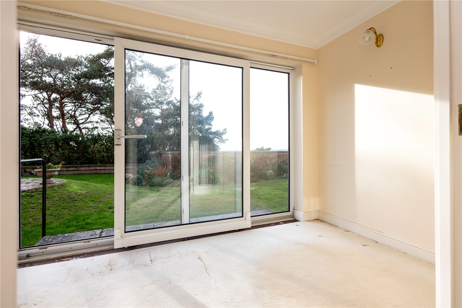 2 bed ground floor flat for sale in Canford Cliffs Road, Poole, BH13  - Property Image 4