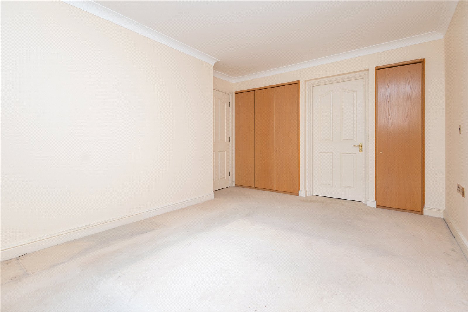 2 bed ground floor flat for sale in Canford Cliffs Road, Poole, BH13 11