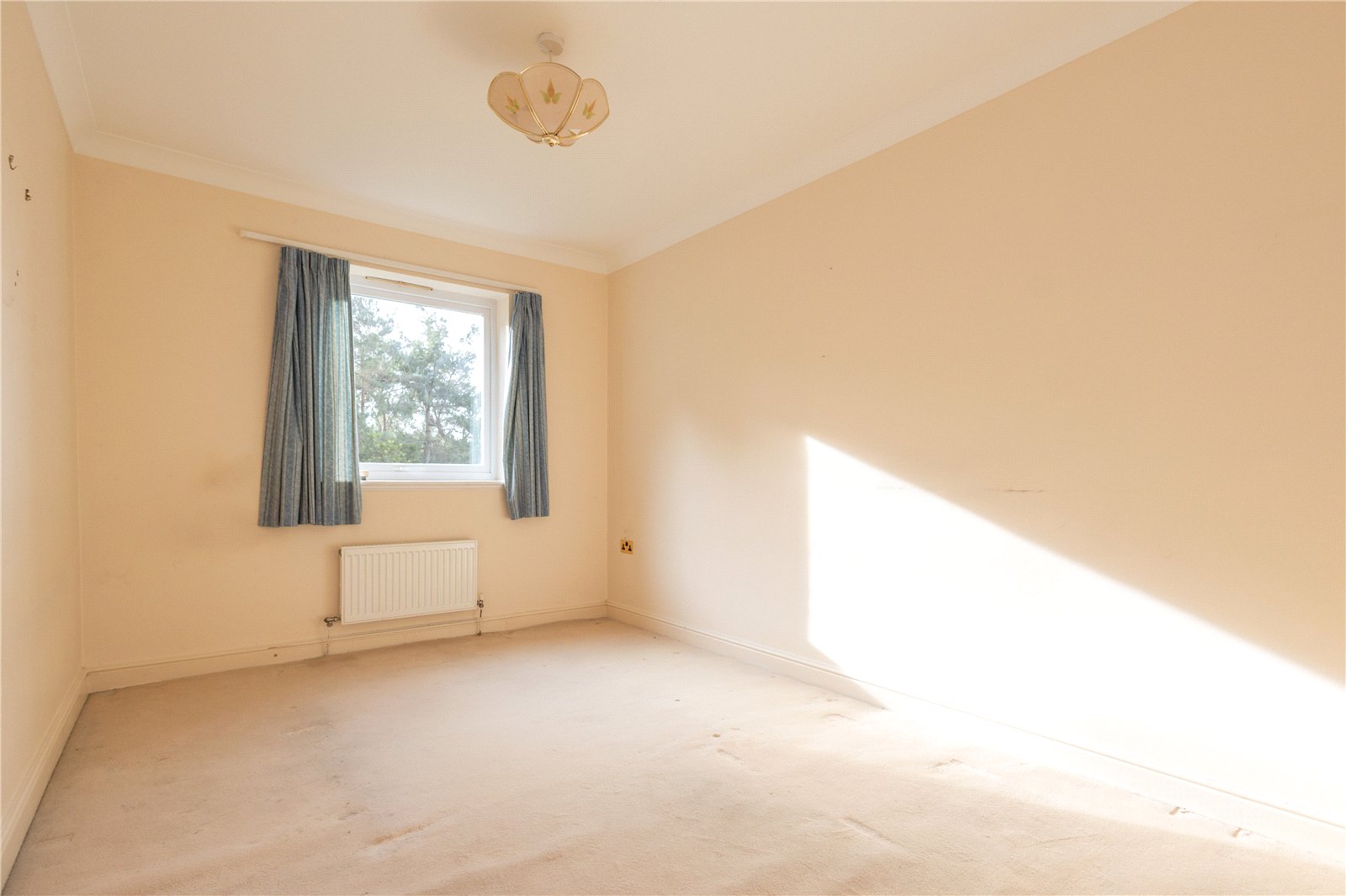 2 bed ground floor flat for sale in Canford Cliffs Road, Poole, BH13 17