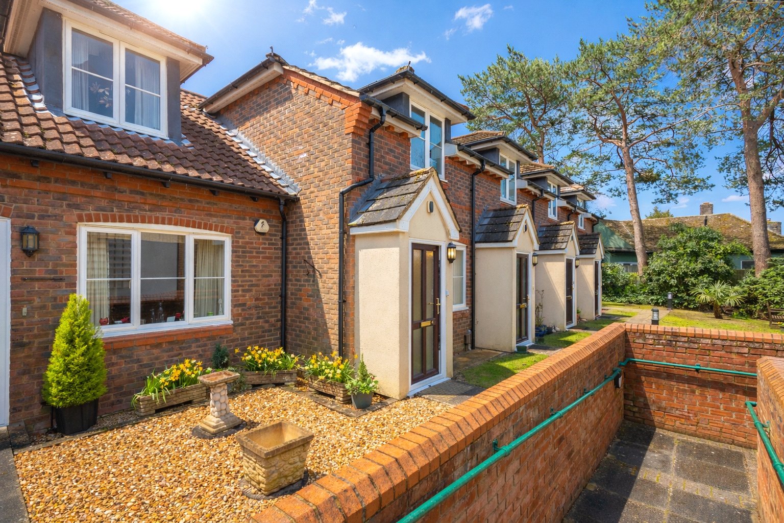 2 bed terraced house for sale in Marlow Drive, Christchurch, BH23 - Property Image 1