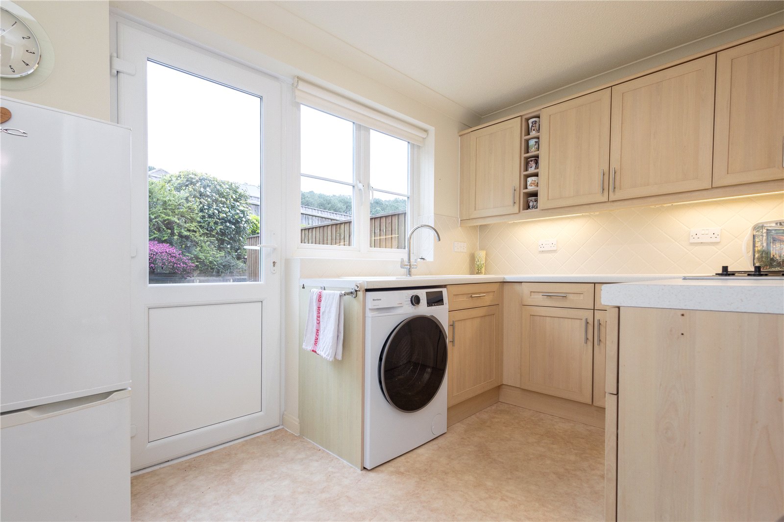 2 bed terraced house for sale in Marlow Drive, Christchurch, BH23  - Property Image 5
