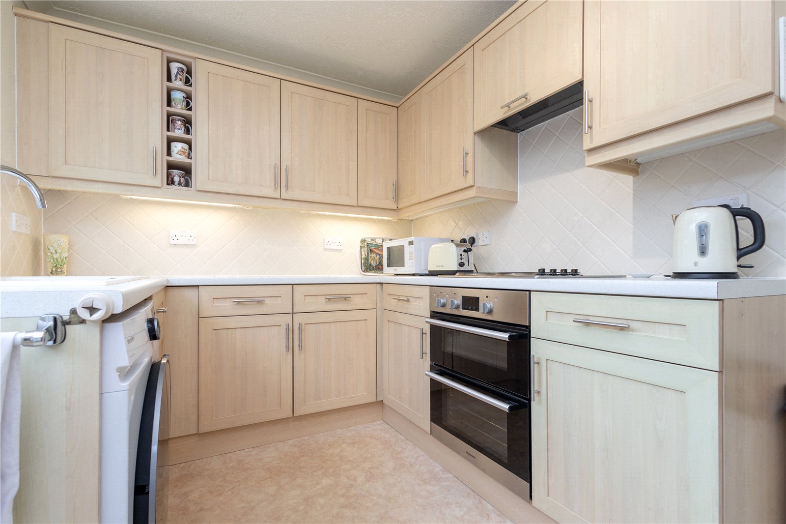 2 bed terraced house for sale in Marlow Drive, Christchurch, BH23  - Property Image 6