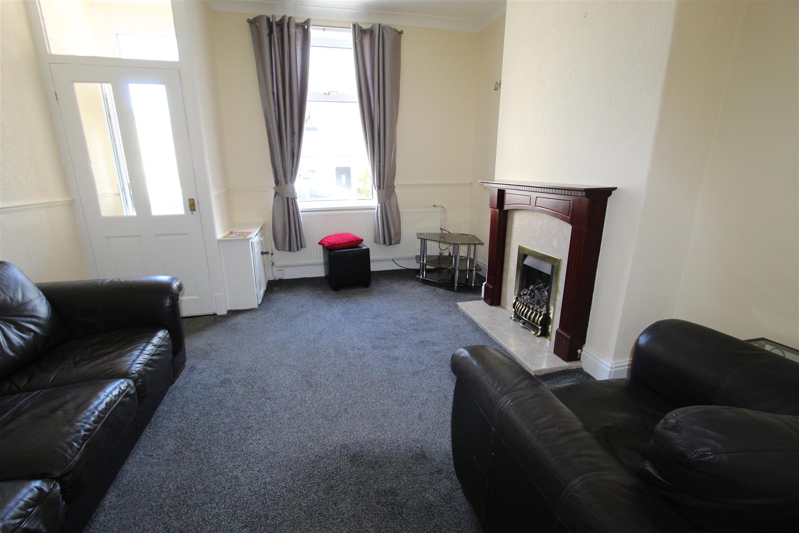 2 bed house to rent in Oak Street, Burnley 2