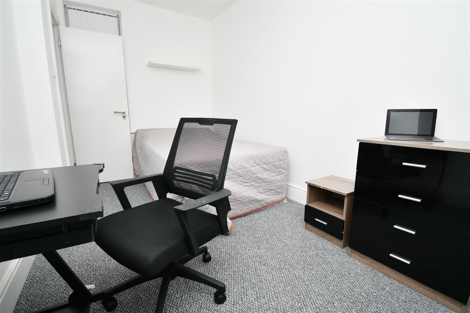 1 bed house share to rent in Albert Street, Burnley 2