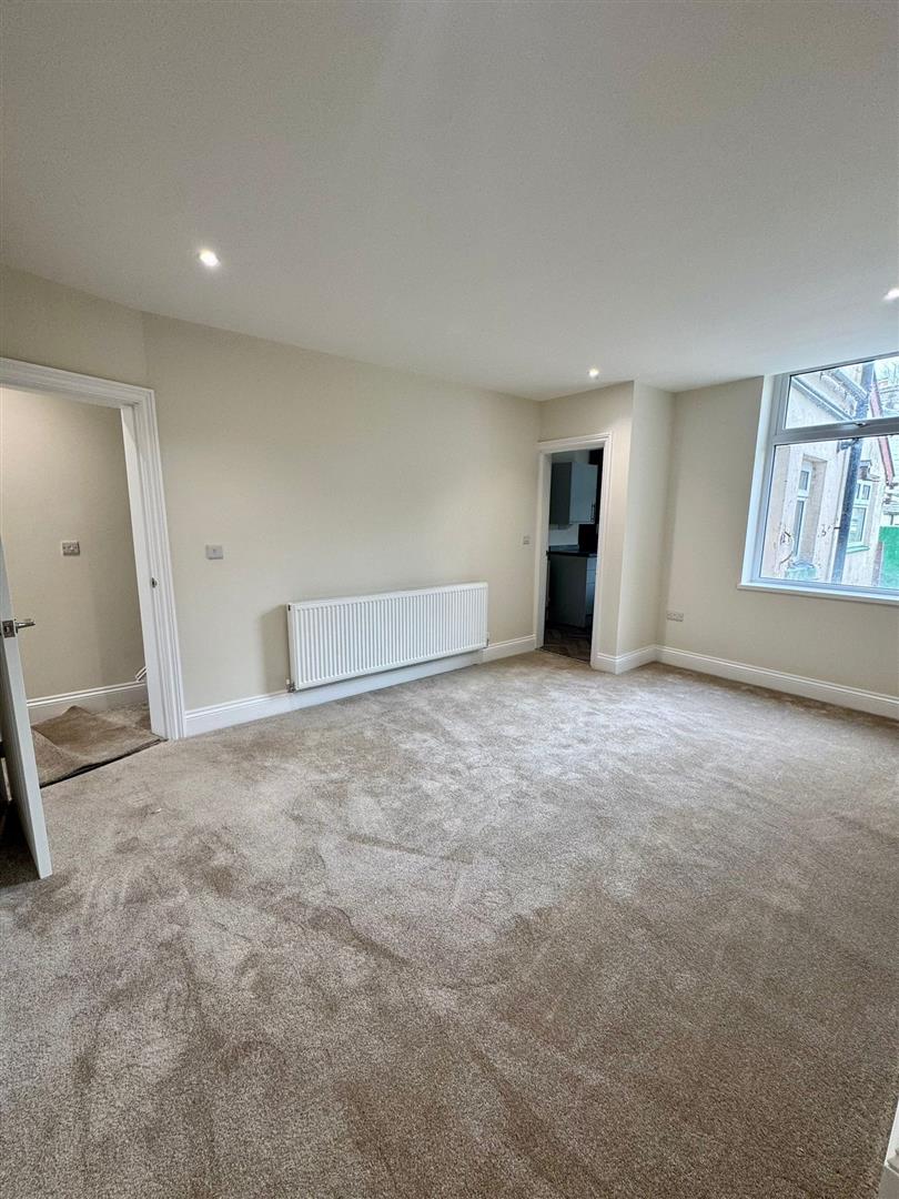 3 bed house to rent in Coal Clough Lane, Burnley 4