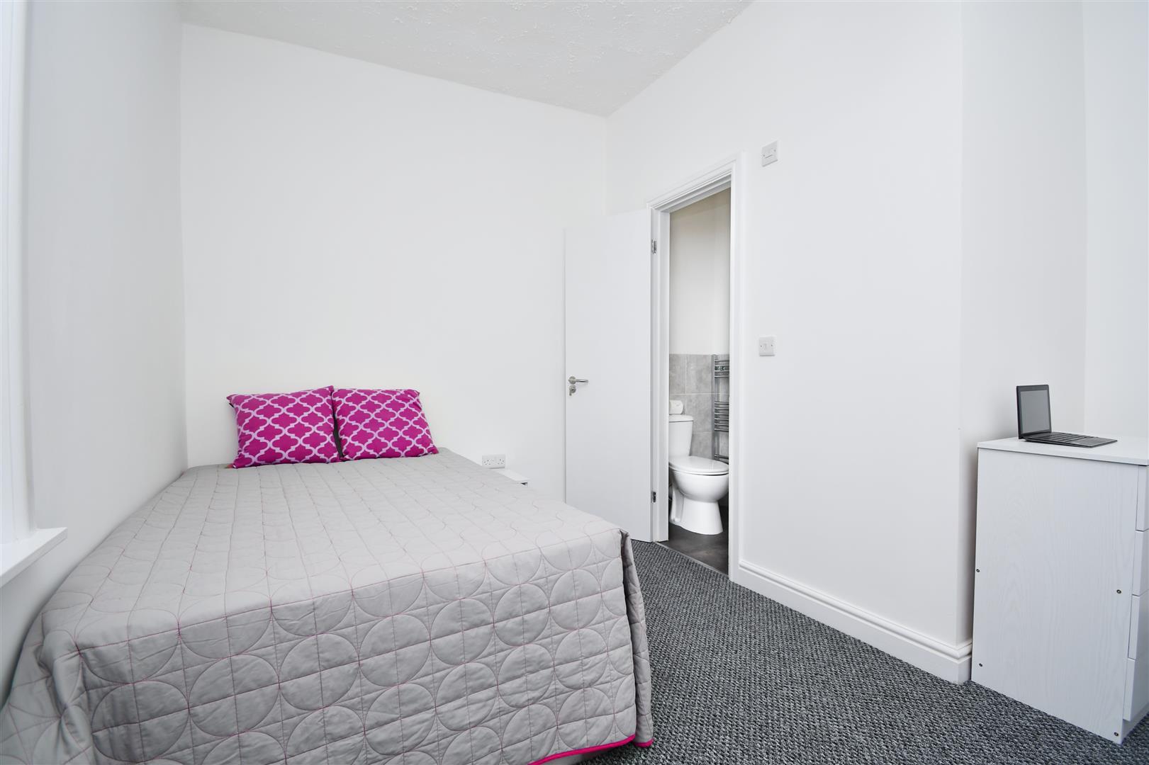 1 bed house share to rent in Linden Street, Burnley 2