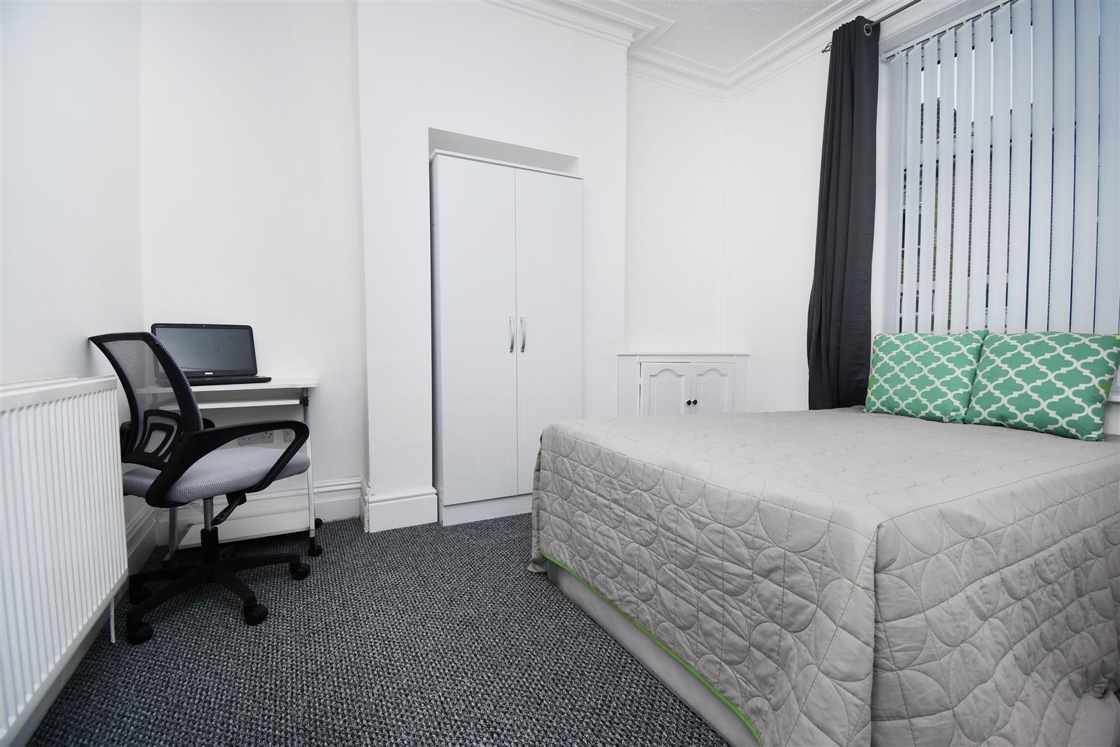 1 bed house share to rent in Linden Street, Burnley 1