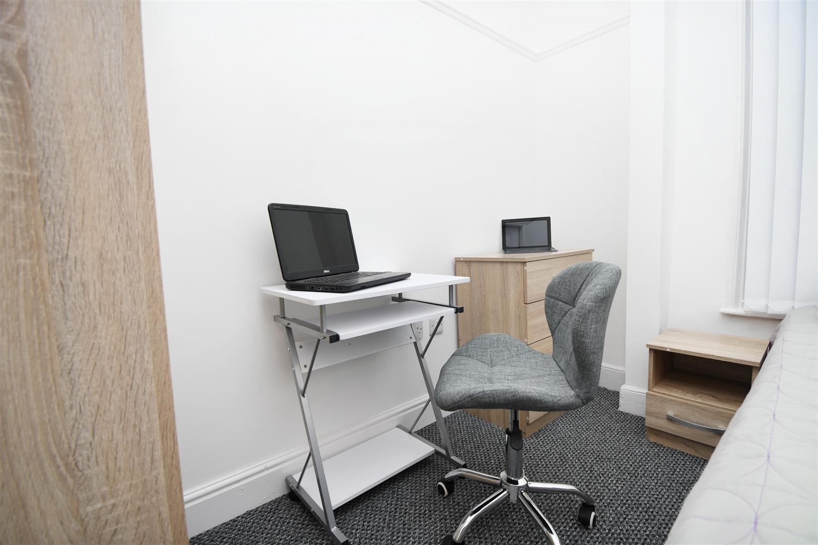 1 bed house share to rent in St. Matthew Street, Burnley 1