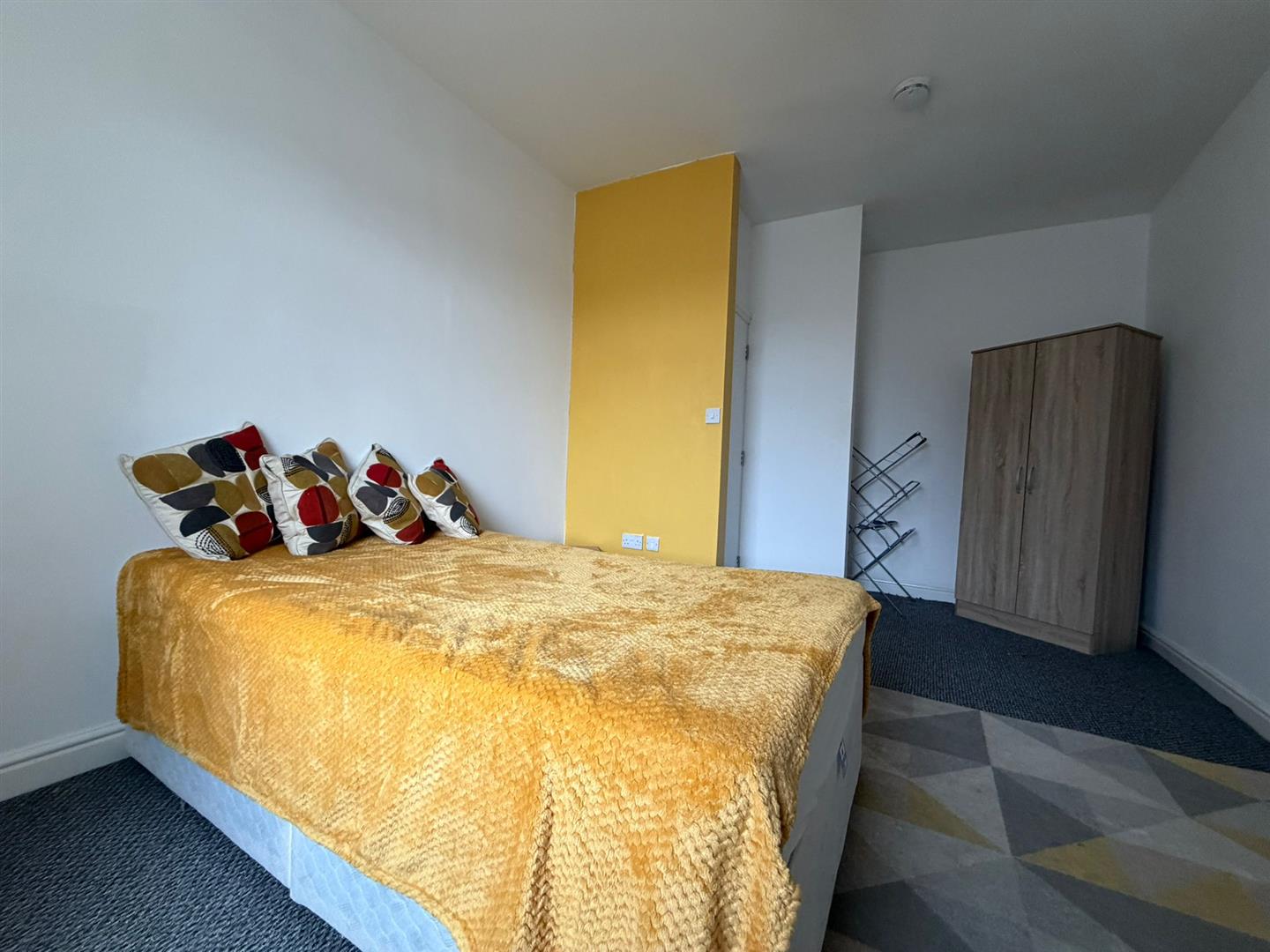 1 bed house share to rent in St. Matthew Street, Burnley - Property Image 1