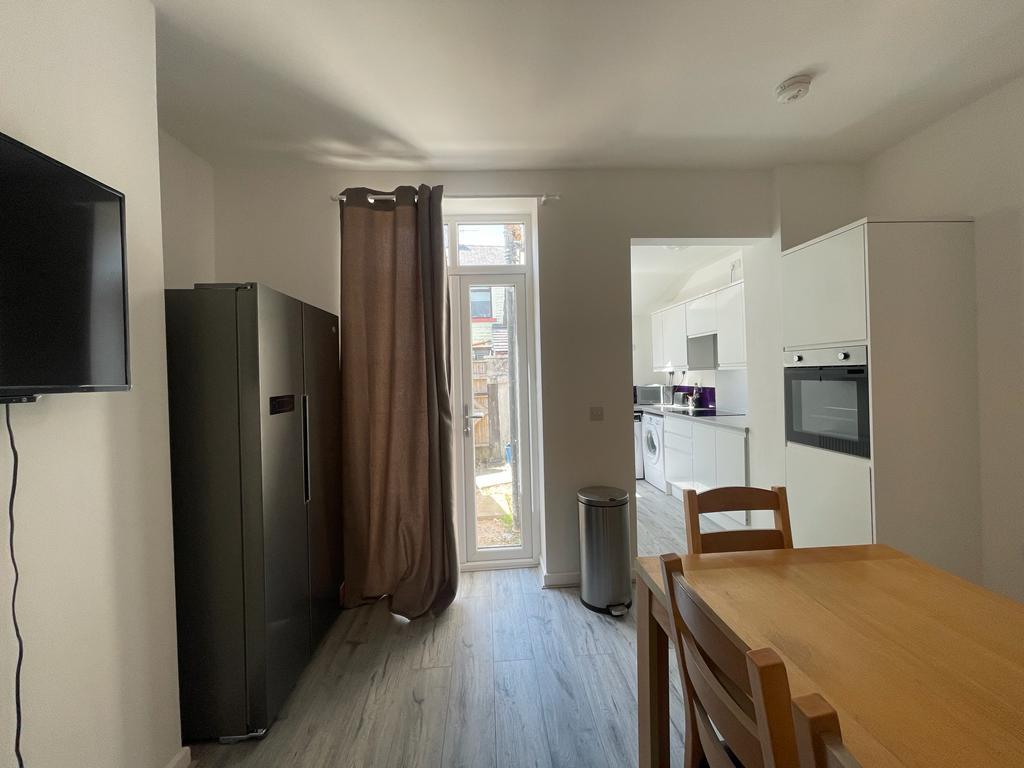 1 bed house share to rent in Queen Victoria Road, Burnley  - Property Image 2