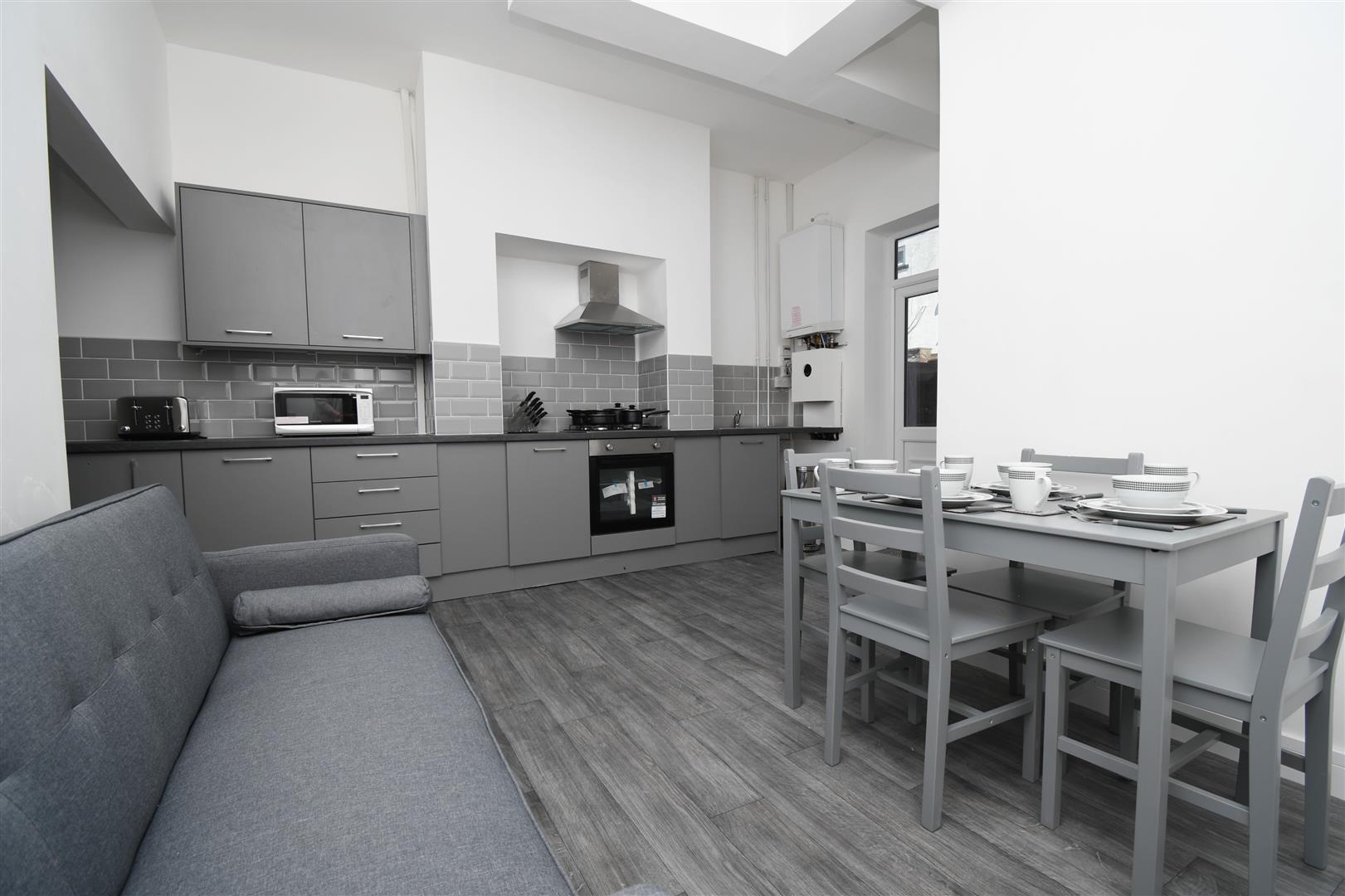 1 bed house share to rent in Berry Street, Burnley 8