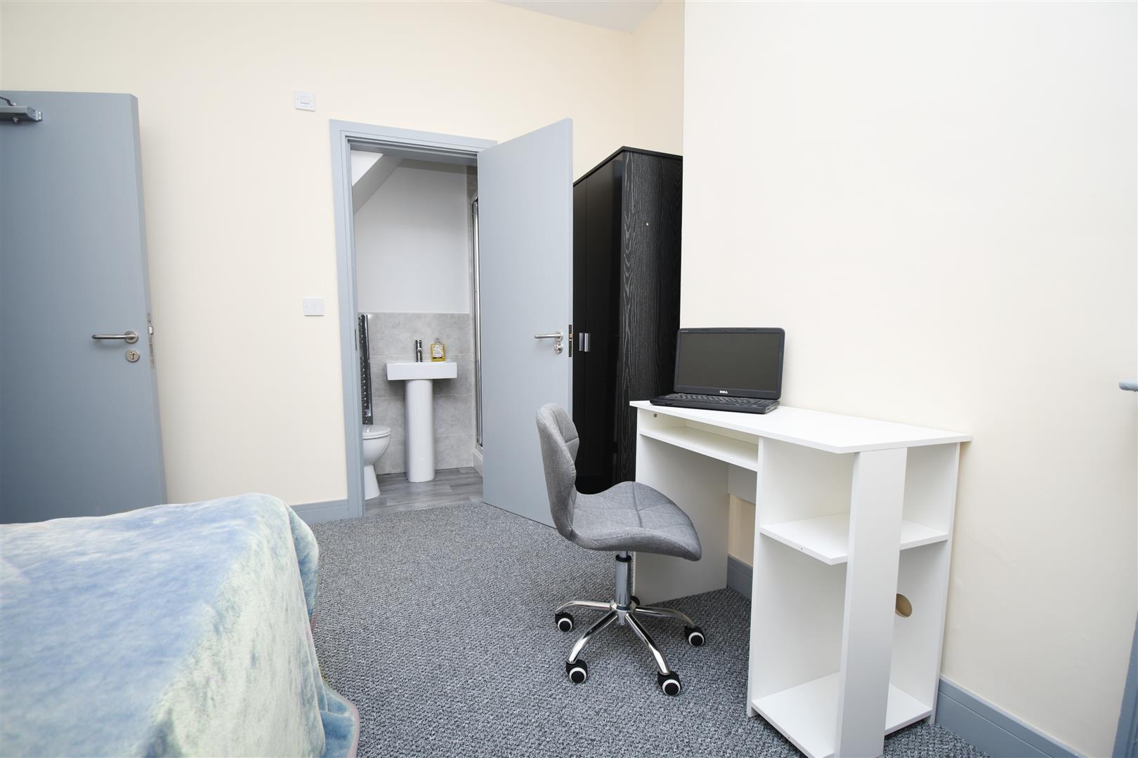 1 bed house share to rent in Renshaw Street, Burnley 7