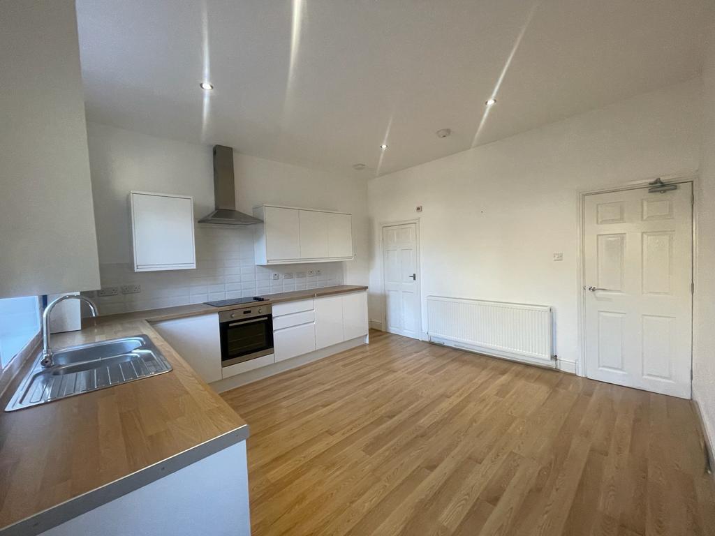 3 bed terraced house to rent in Burnley Road, Burnley 3