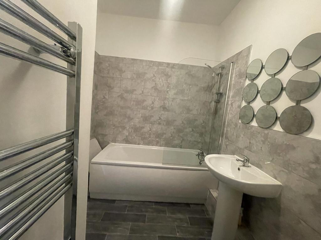 3 bed terraced house to rent in Burnley Road, Burnley  - Property Image 7
