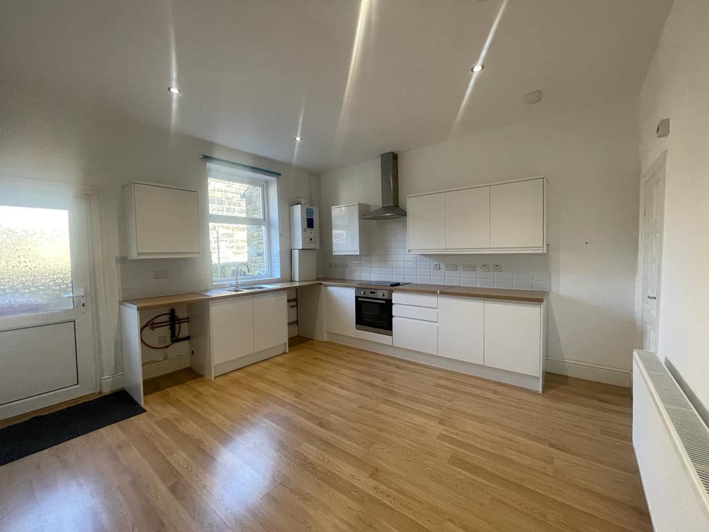 3 bed terraced house to rent in Burnley Road, Burnley 4