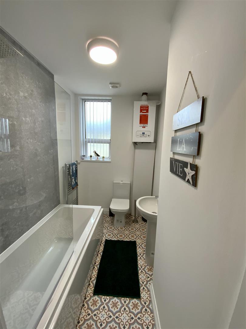 1 bed house share to rent in Briercliffe Road, Burnley 8