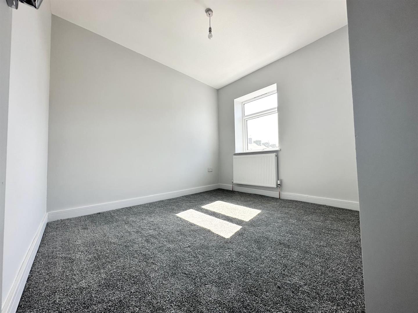 3 bed end of terrace house to rent in Coal Clough Lane, Burnley 6