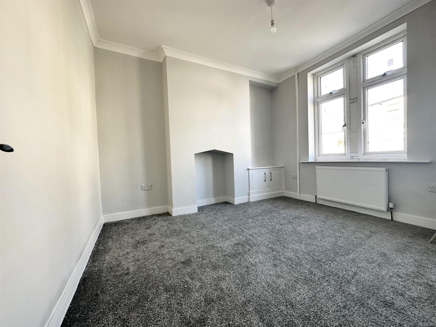 3 bed end of terrace house to rent in Coal Clough Lane, Burnley 2