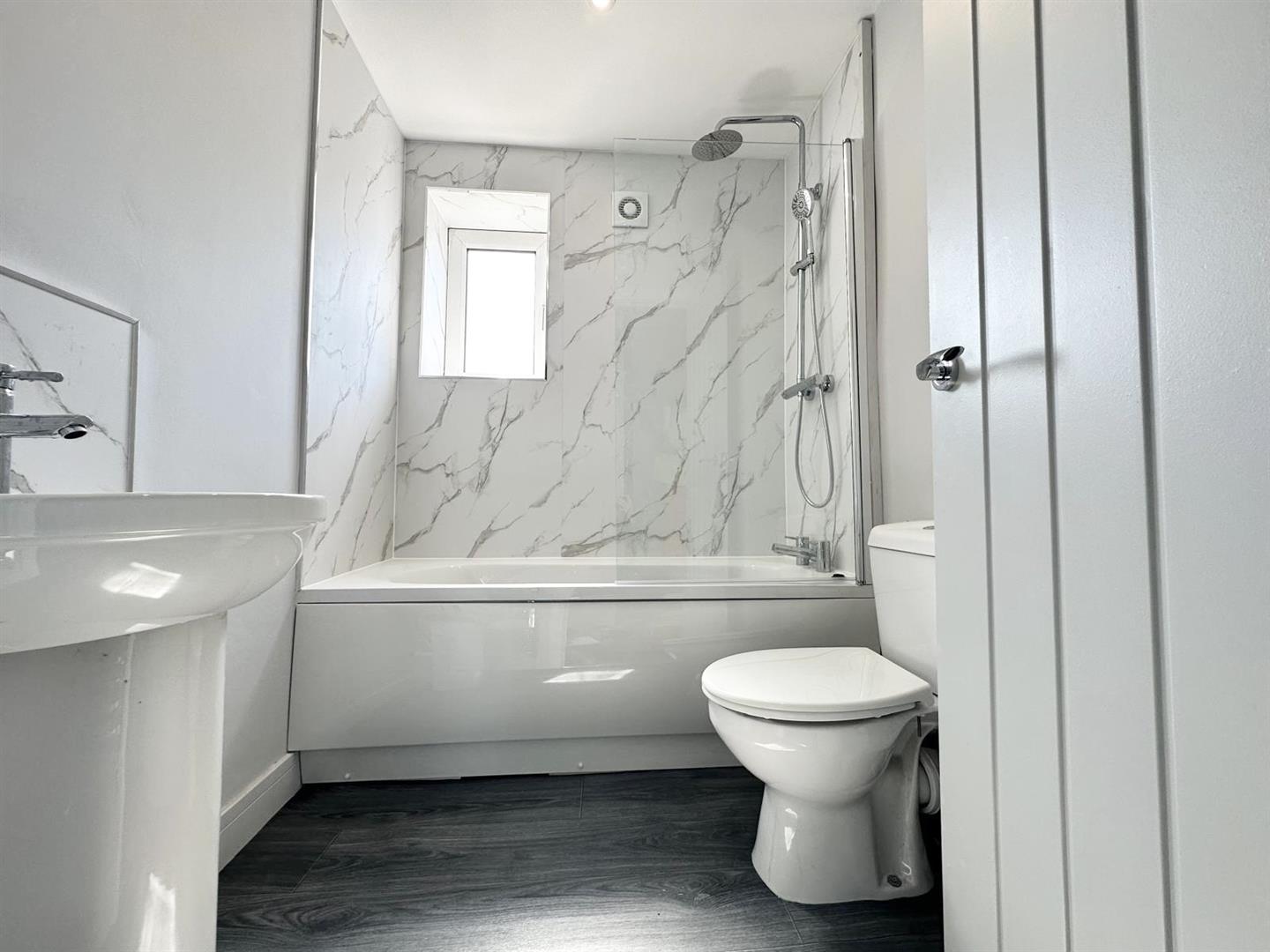 3 bed end of terrace house to rent in Coal Clough Lane, Burnley 4