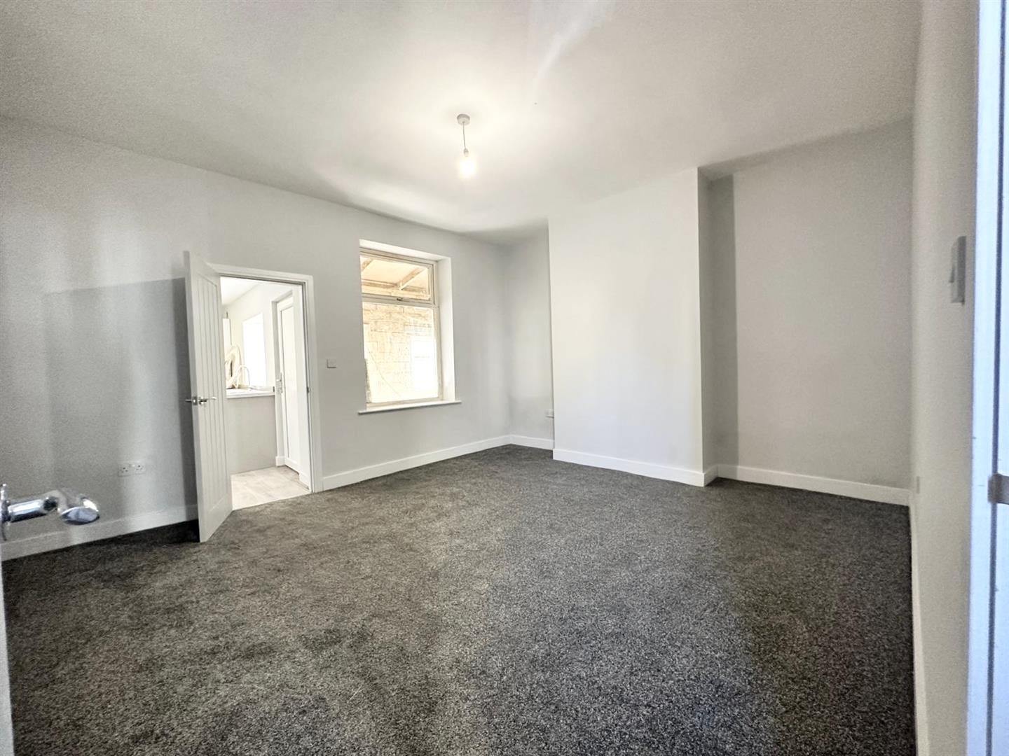 3 bed end of terrace house to rent in Coal Clough Lane, Burnley 7