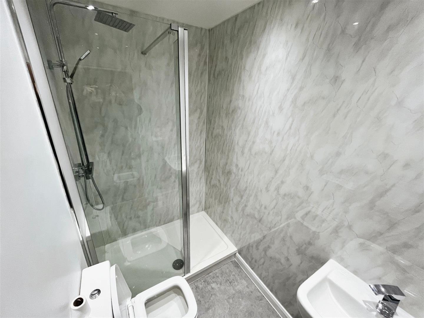 2 bed house to rent in Grange Street, Burnley 2