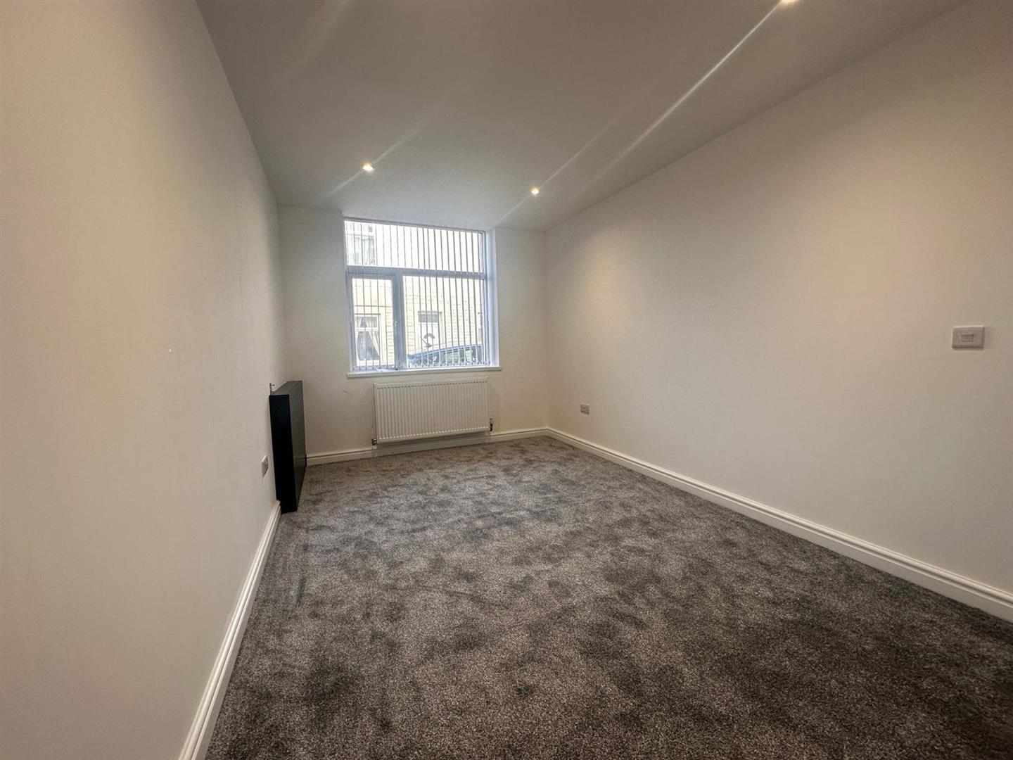 1 bed flat to rent in Queensberry Road, Burnley 2
