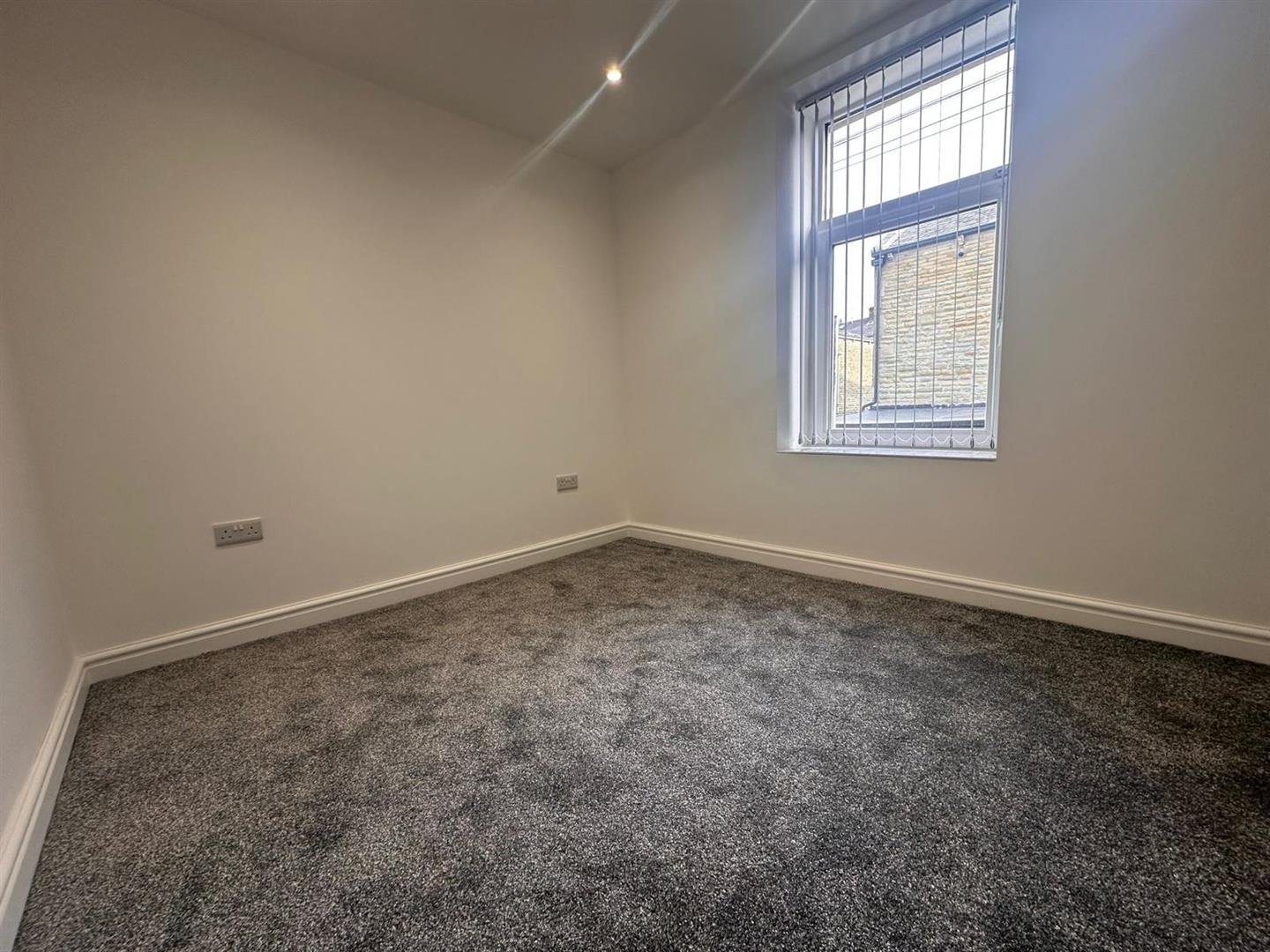 1 bed flat to rent in Queensberry Road, Burnley 5