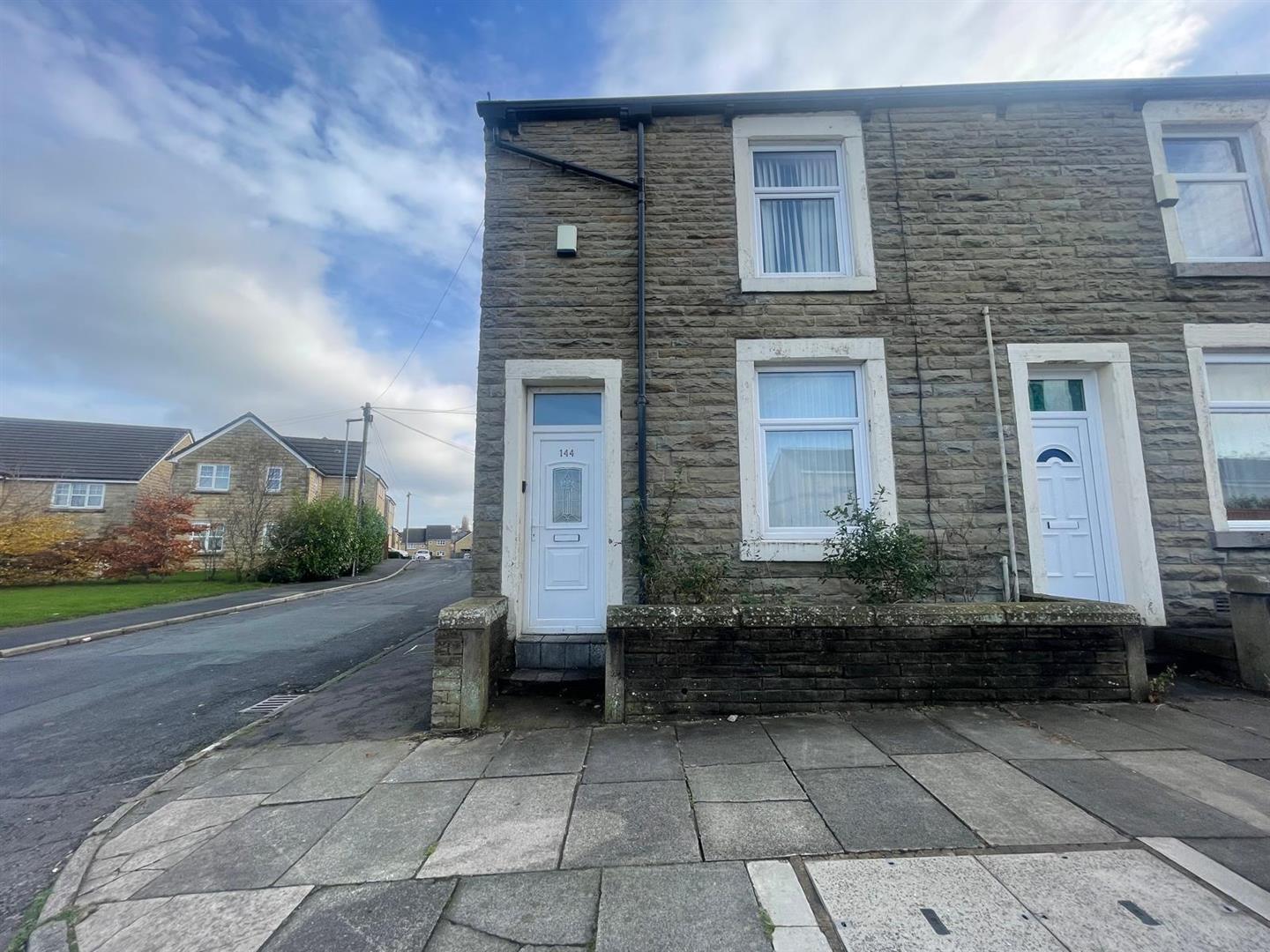 4 bed end of terrace house for sale in Cog Lane, Burnley - Property Image 1