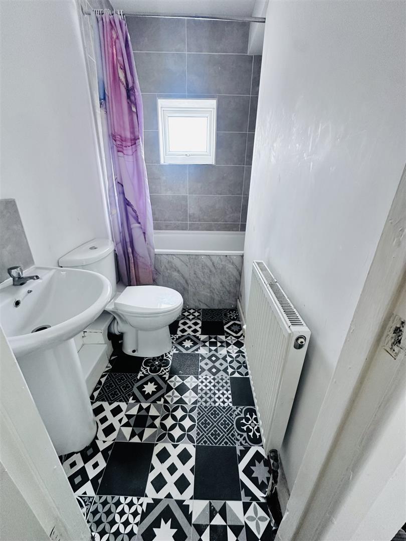 2 bed end of terrace house to rent in Laithe Street, Burnley  - Property Image 10