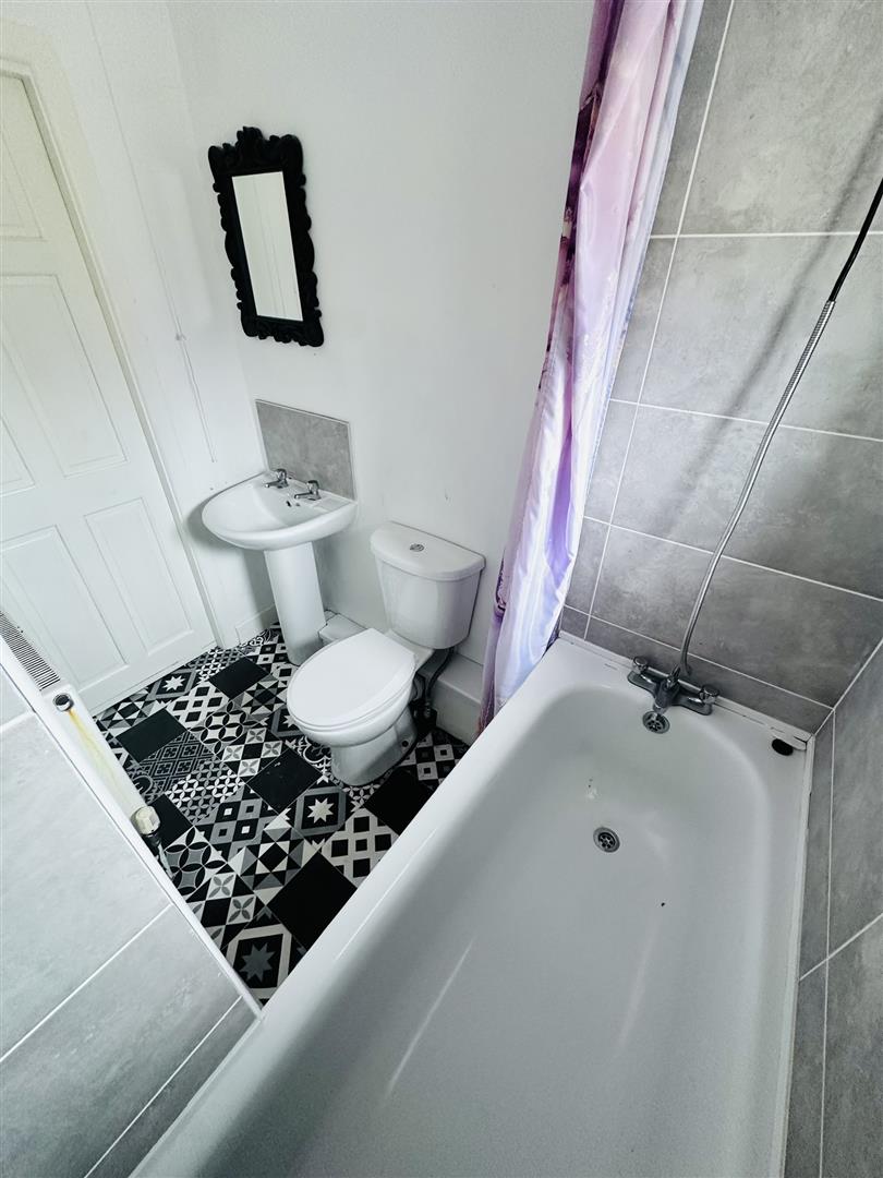 2 bed end of terrace house to rent in Laithe Street, Burnley 10