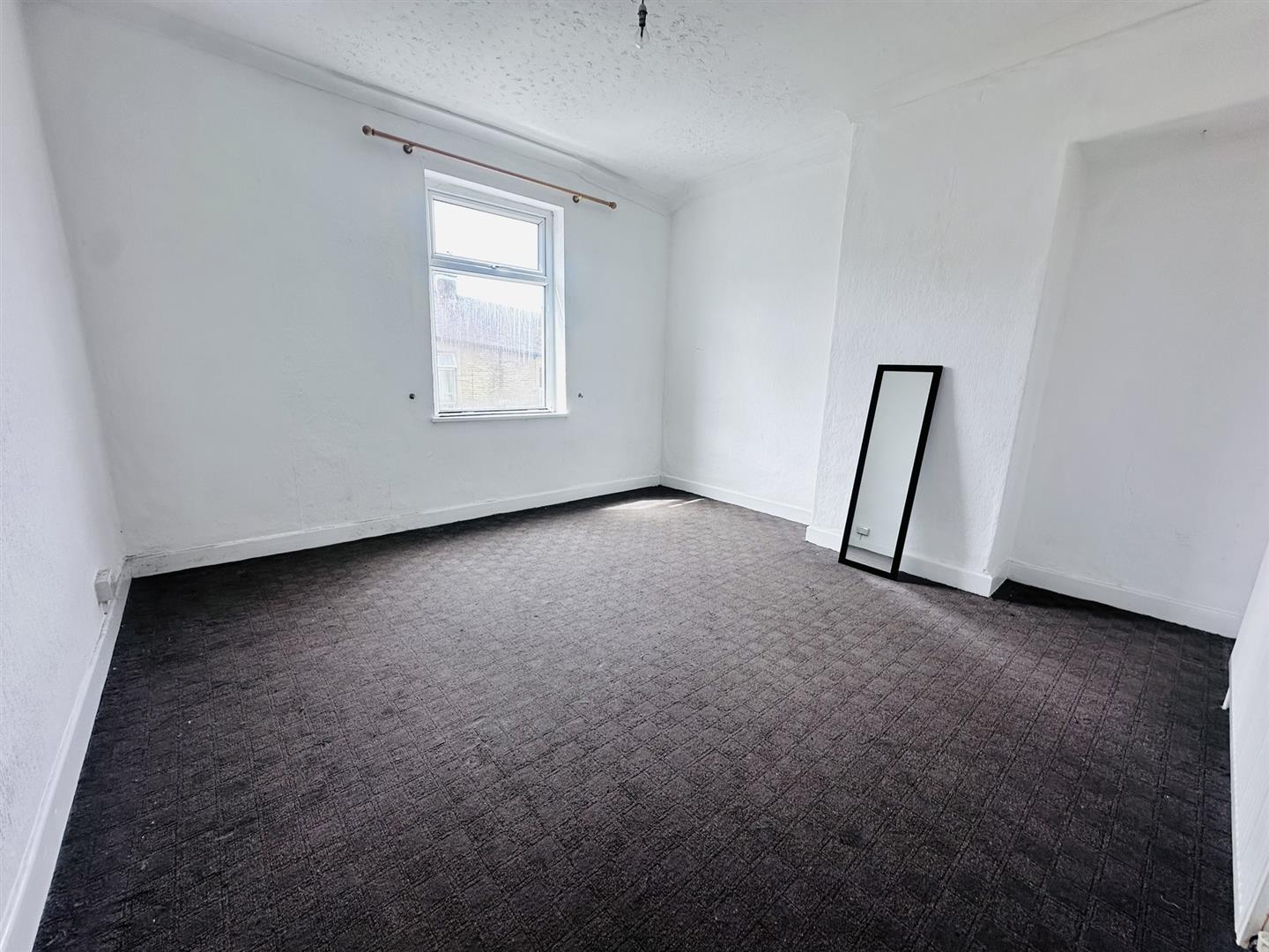2 bed end of terrace house to rent in Laithe Street, Burnley 5