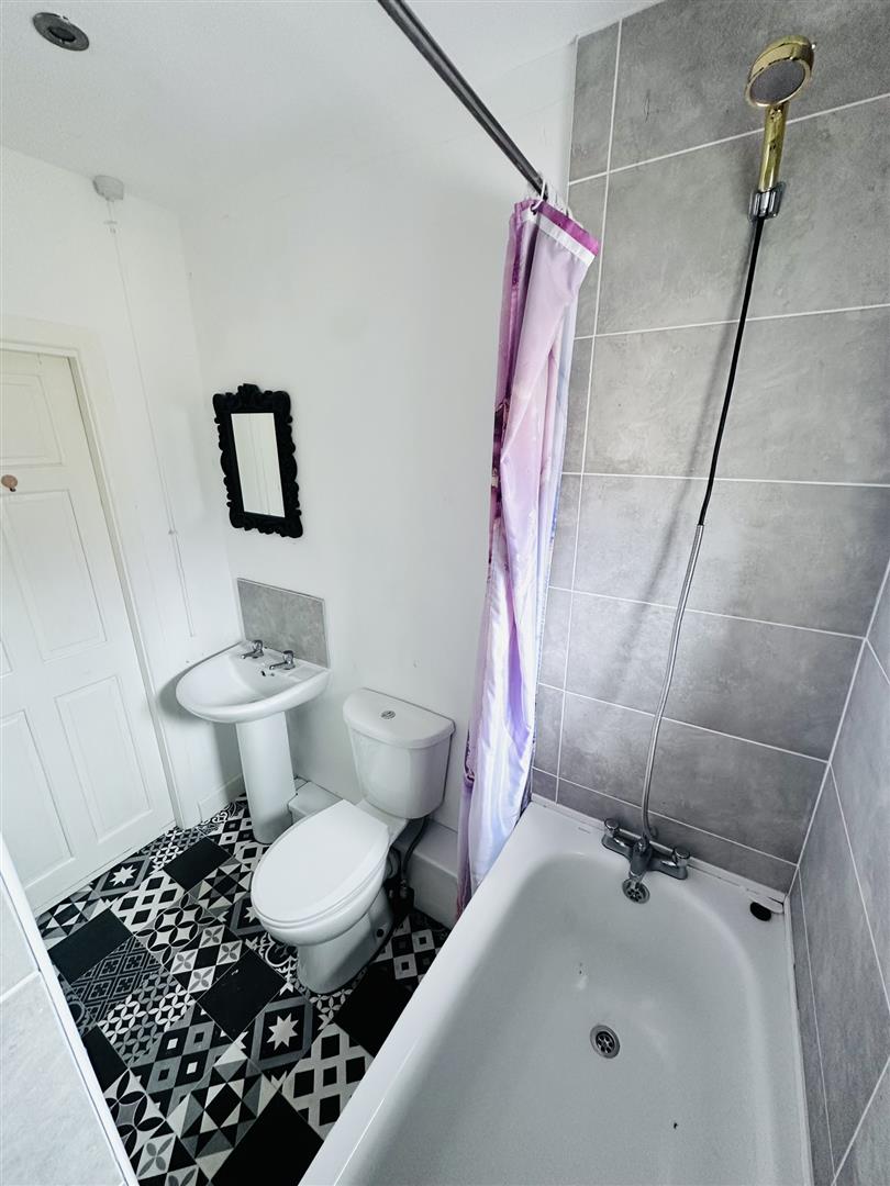 2 bed end of terrace house to rent in Laithe Street, Burnley 12