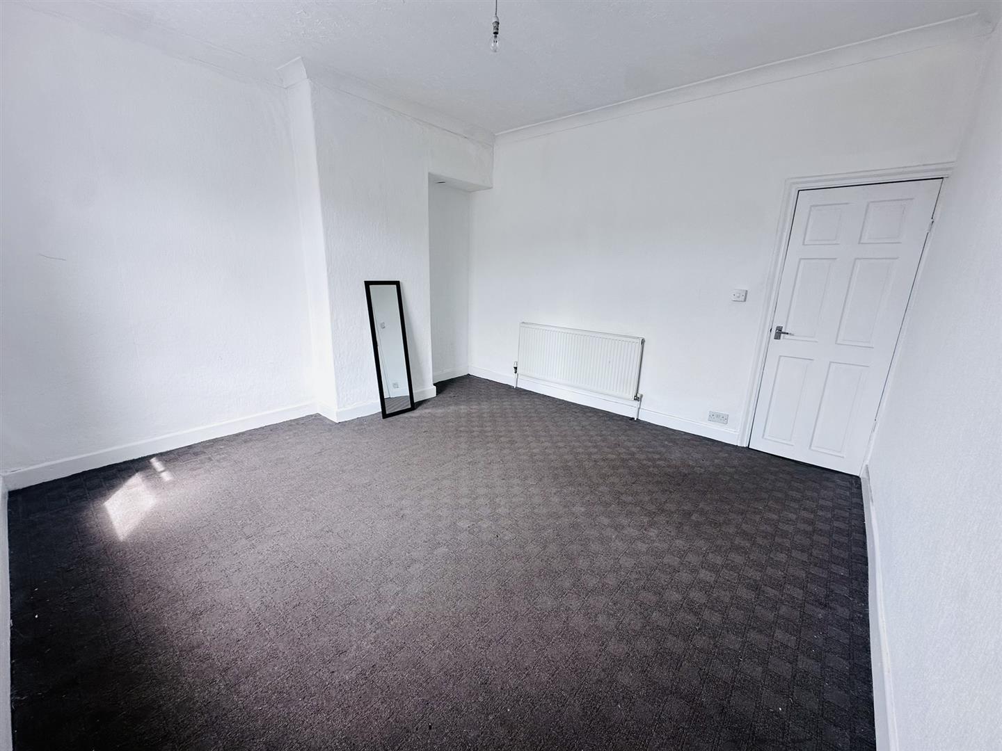 2 bed end of terrace house to rent in Laithe Street, Burnley 6