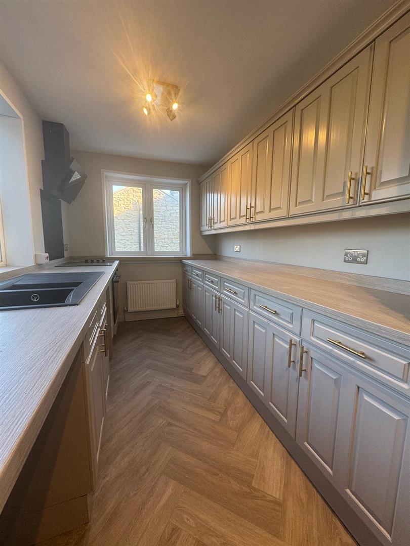 3 bed terraced house to rent in Church Street, Padiham 12