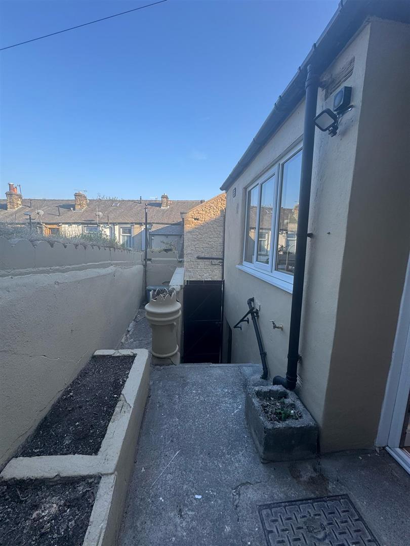 3 bed terraced house to rent in Church Street, Padiham 13