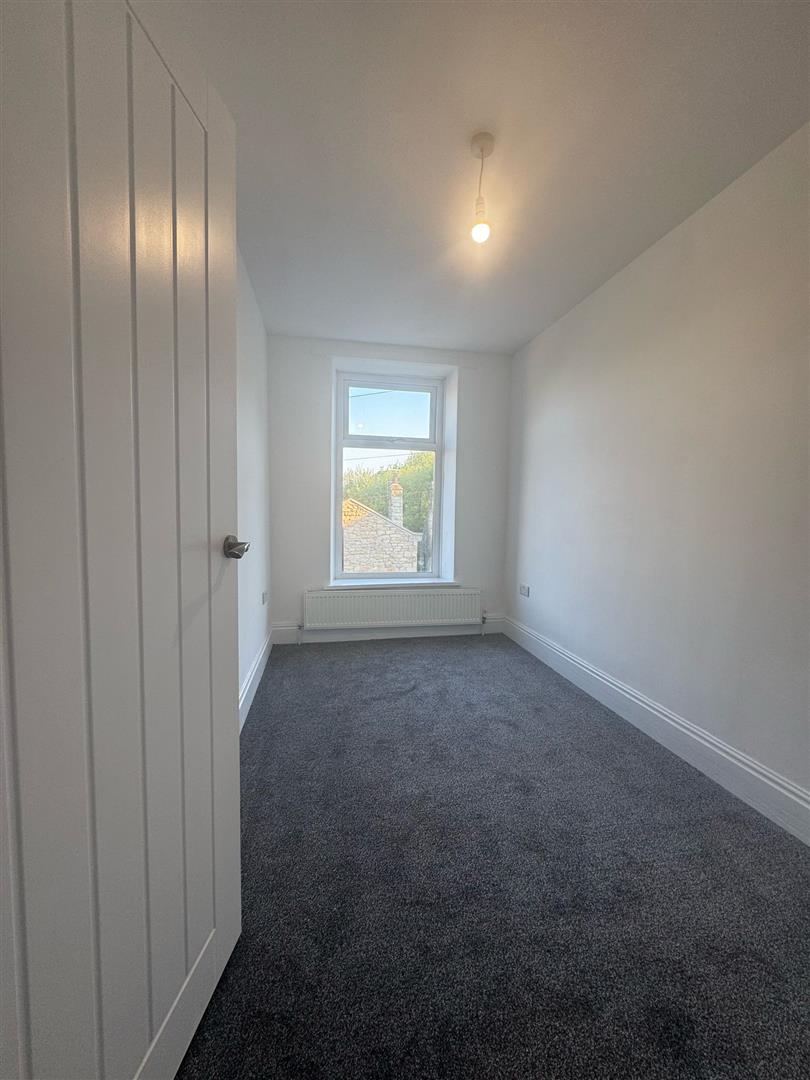 3 bed terraced house to rent in Church Street, Padiham 1
