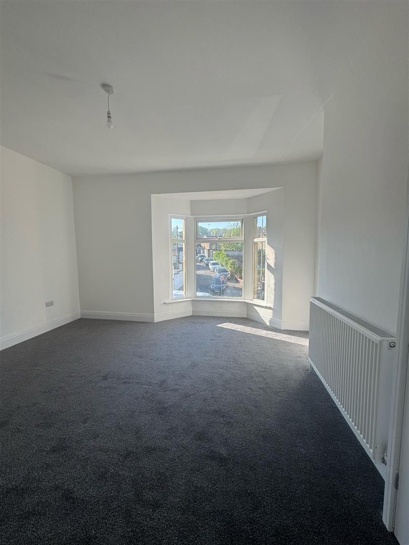 3 bed terraced house to rent in Church Street, Padiham 5