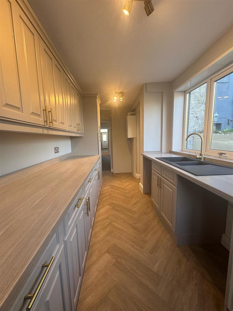 3 bed terraced house to rent in Church Street, Padiham 10