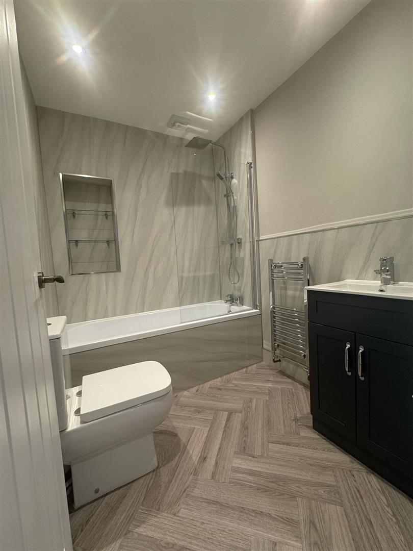 3 bed terraced house to rent in Church Street, Padiham 2