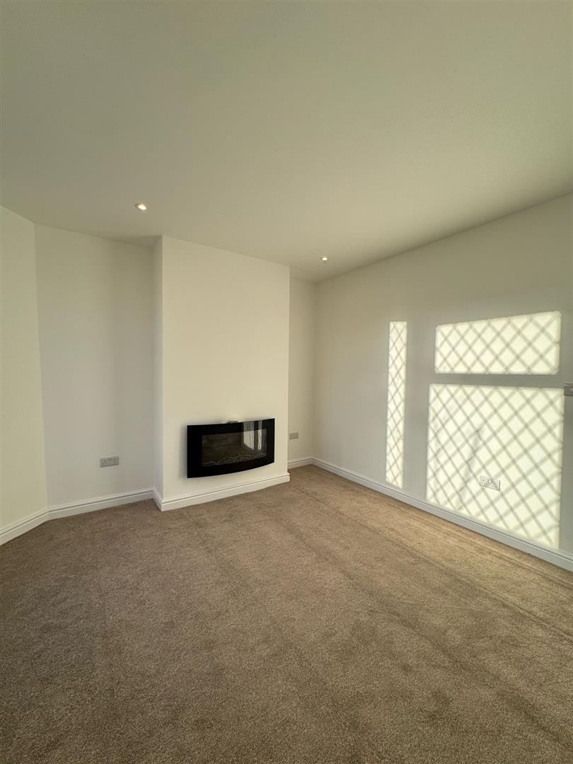 2 bed terraced house to rent in Cardwell Street, Padiham 1