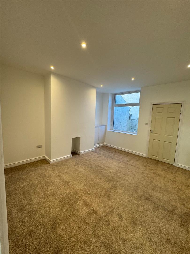 2 bed terraced house to rent in Cardwell Street, Padiham 3