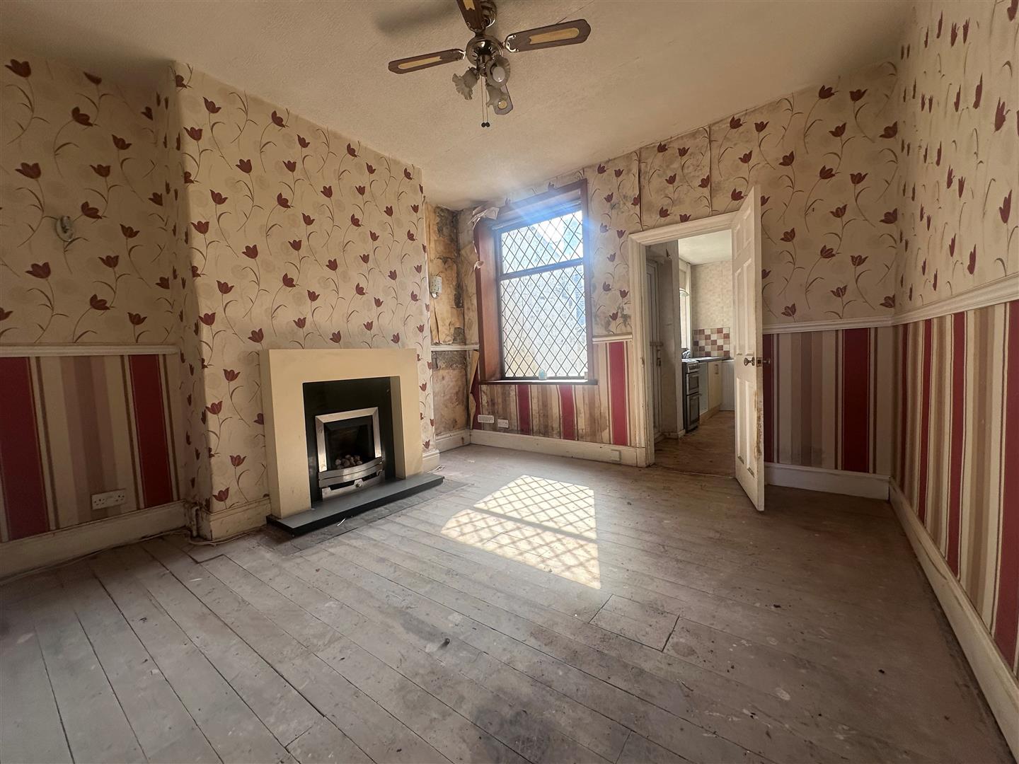 2 bed terraced house for sale in Prestwich Street, Burnley  - Property Image 3