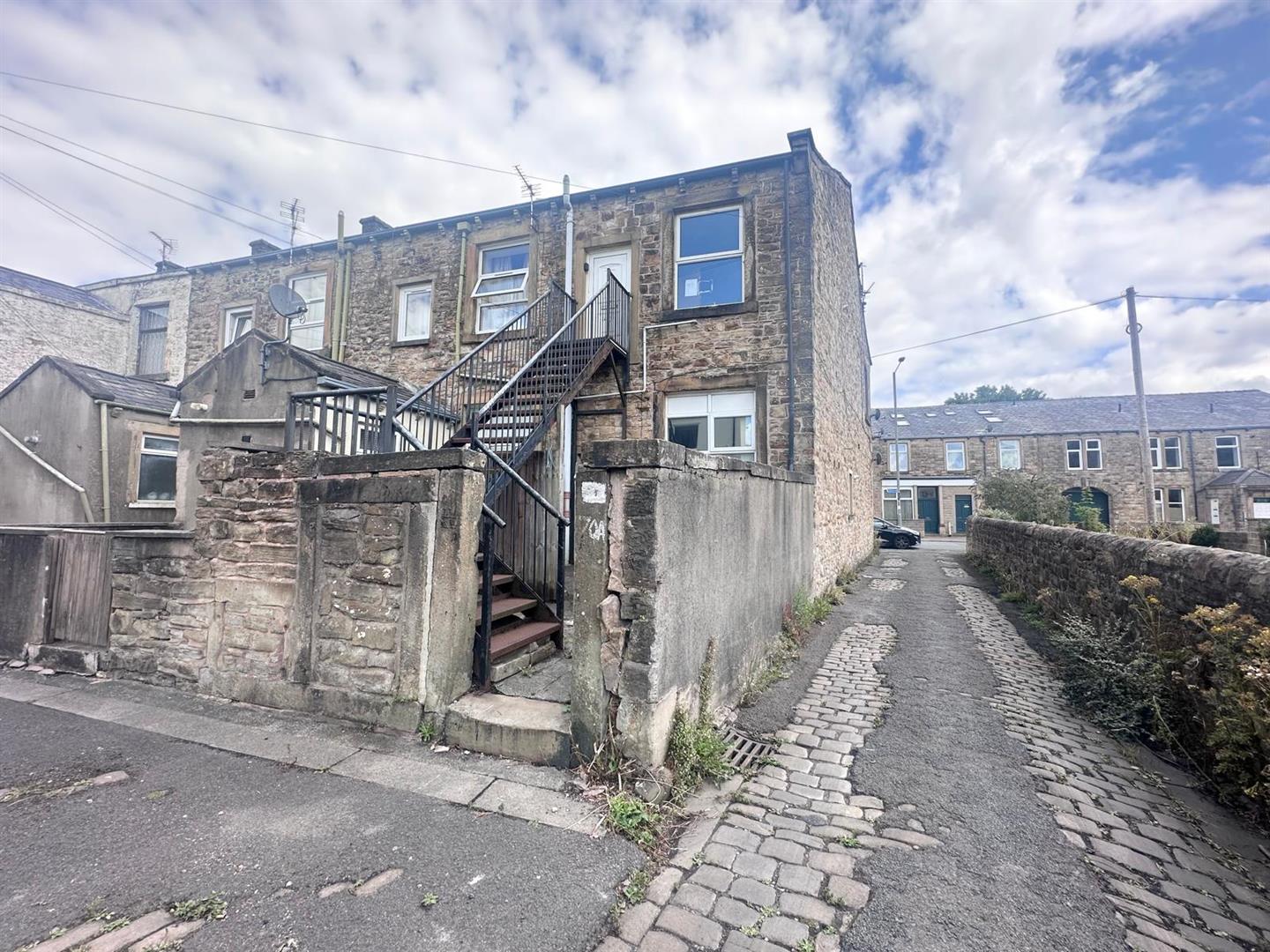 4 bed block of apartments for sale in Station Road, Padiham 5
