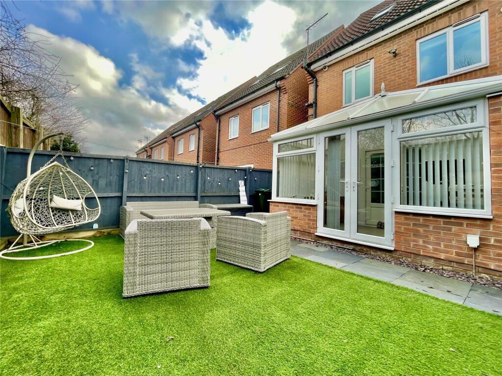 4 bed detached house for sale in Kingfisher Mews, Wombwell 1