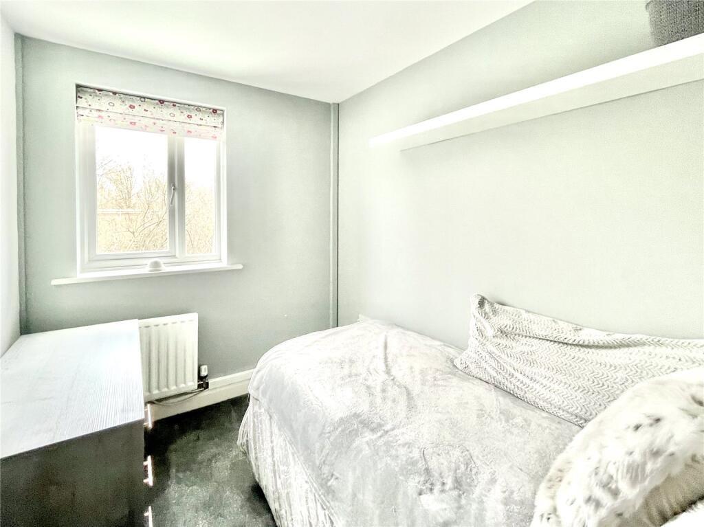 4 bed detached house for sale in Kingfisher Mews, Wombwell  - Property Image 8